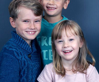 Skole-fotograf, skolefoto, 3 søskende på samme billede